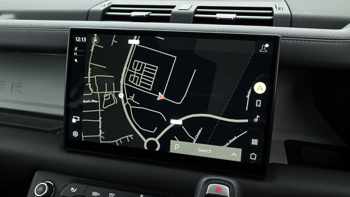 Land Rover Defender 130 Urban Image 8