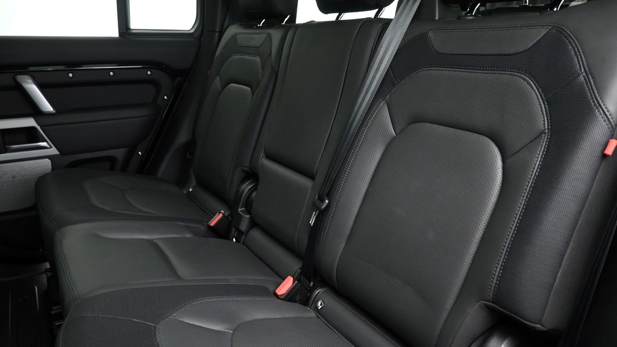 Land Rover Defender 130 Urban Image 3