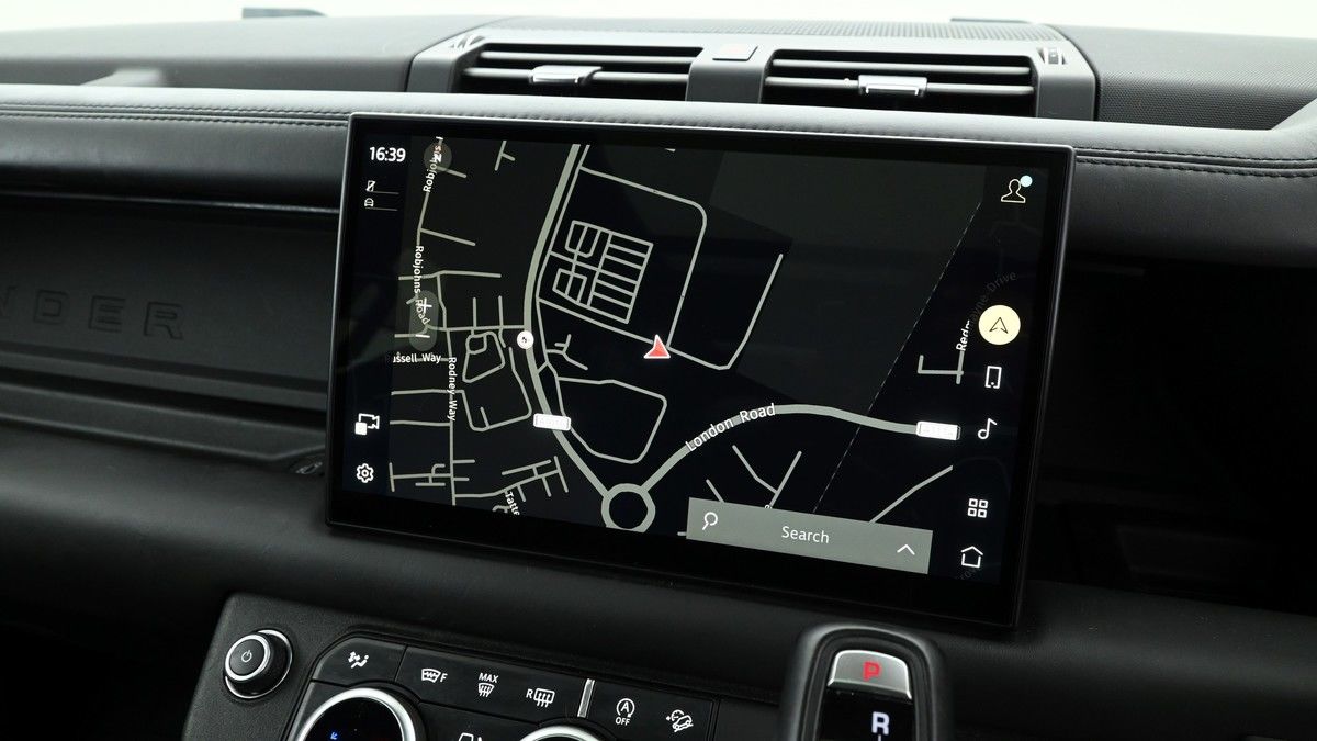 Land Rover Defender 130 Image 11