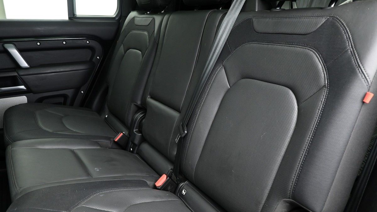 Land Rover Defender 130 Image 5