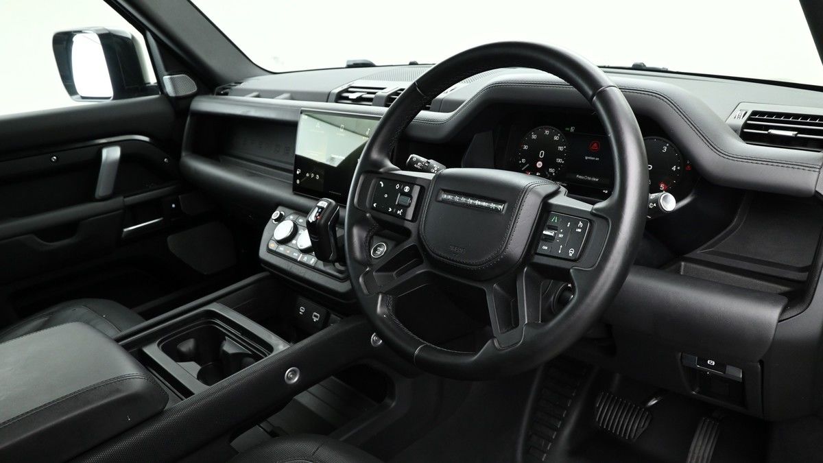 Land Rover Defender 130 Image 3