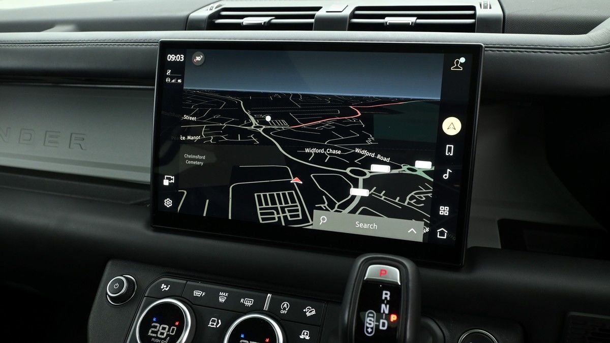 Land Rover Defender 130 Image 11