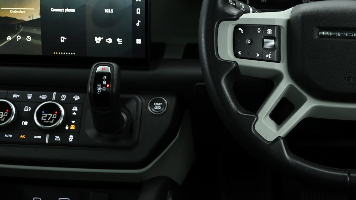 Land Rover Defender 130 Image 15