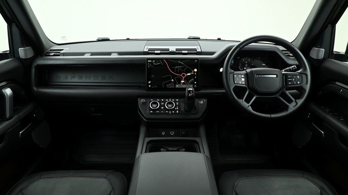 Land Rover Defender 130 Image 14