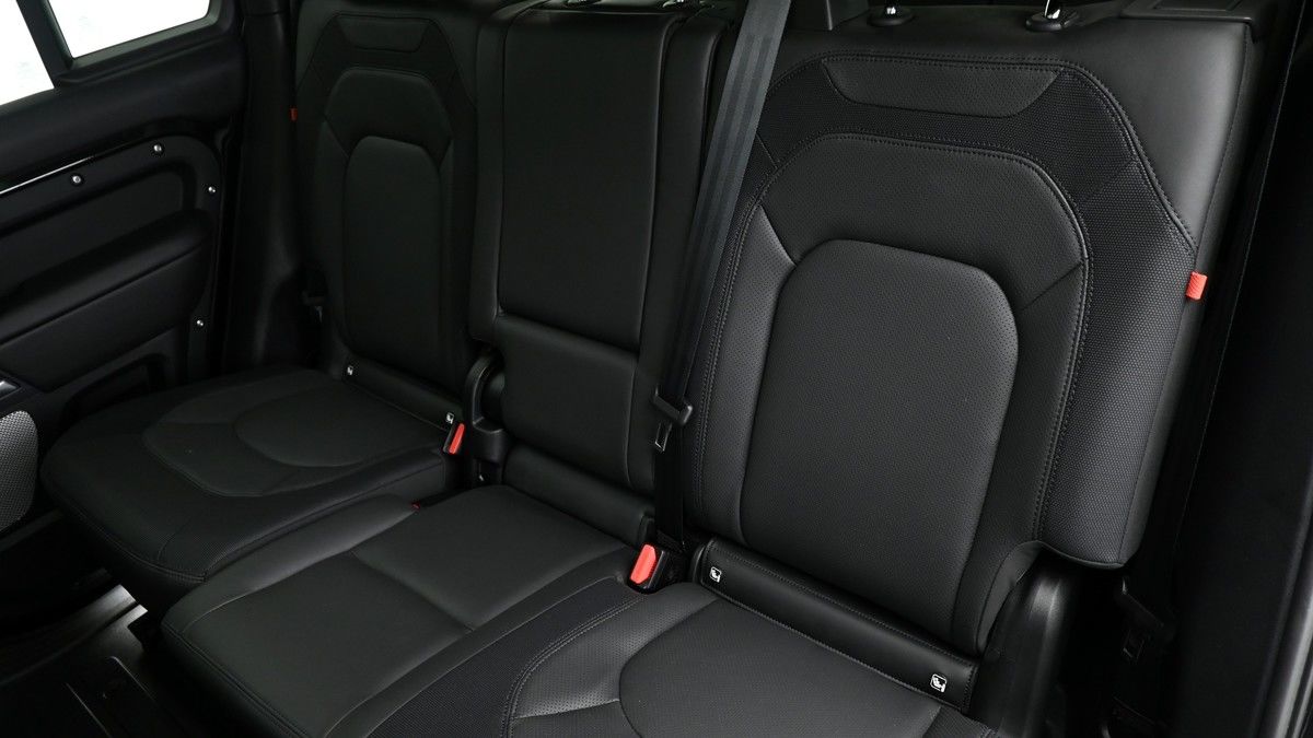 Land Rover Defender 130 Image 5