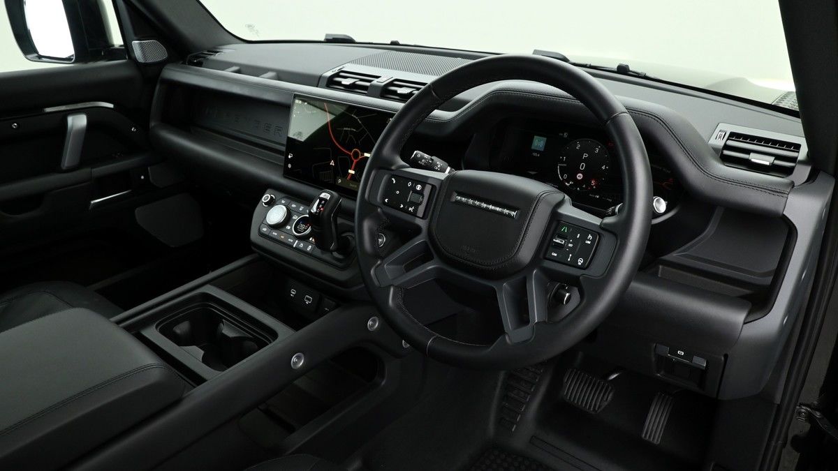 Land Rover Defender 130 Image 3