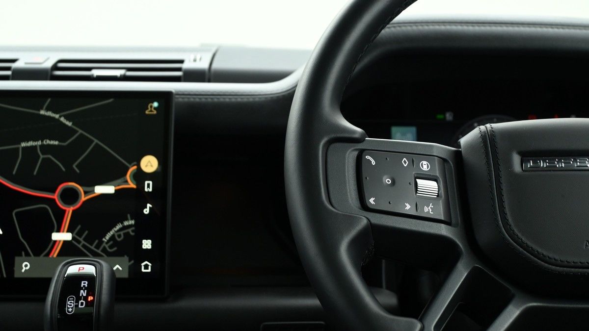 Land Rover Defender 130 Image 15
