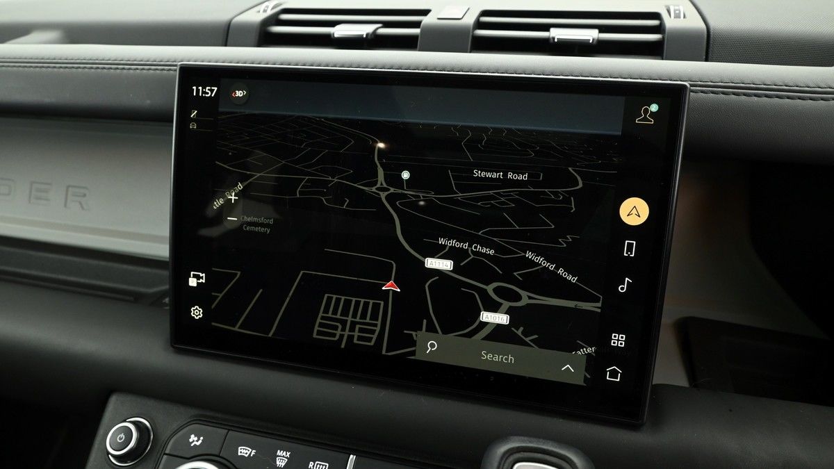 Land Rover Defender 130 Image 11