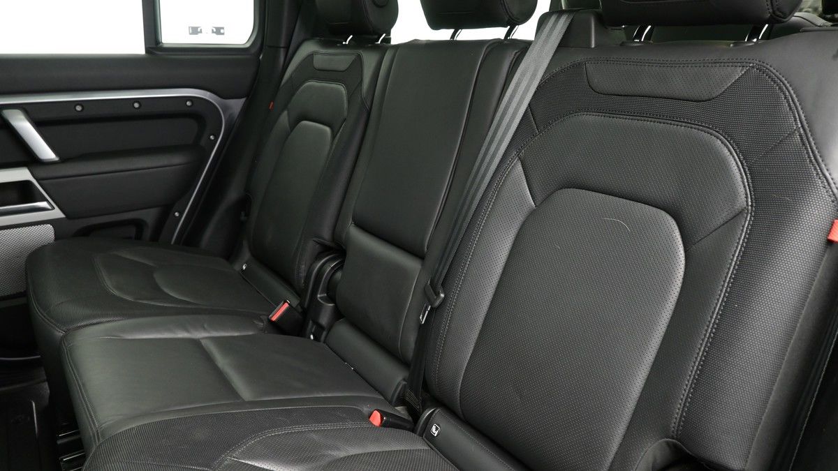 Land Rover Defender 130 Image 5