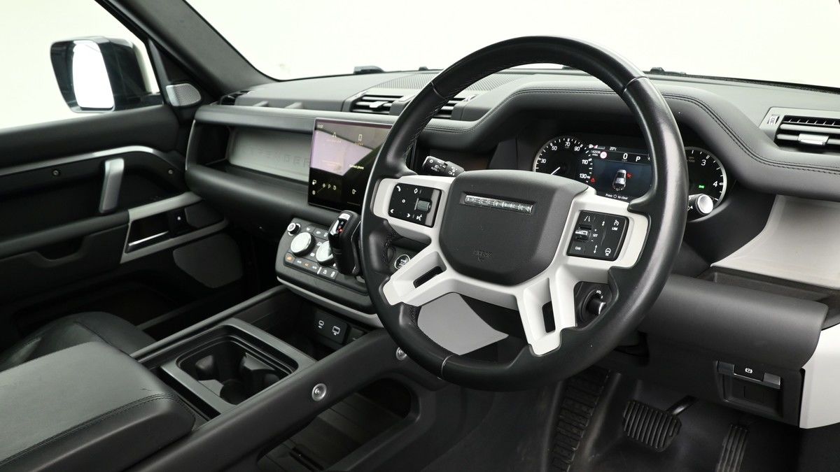 Land Rover Defender 130 Image 3