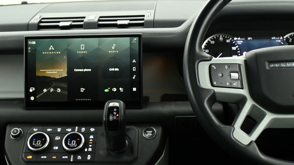 Land Rover Defender 130 Image 15