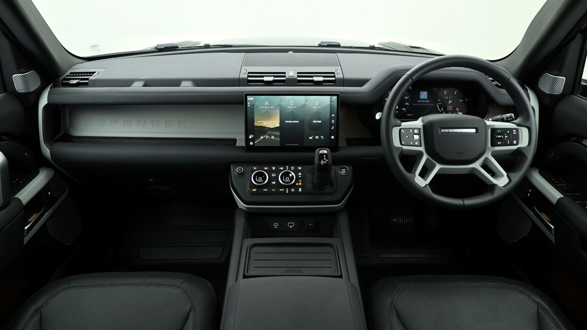 Land Rover Defender 130 Image 14