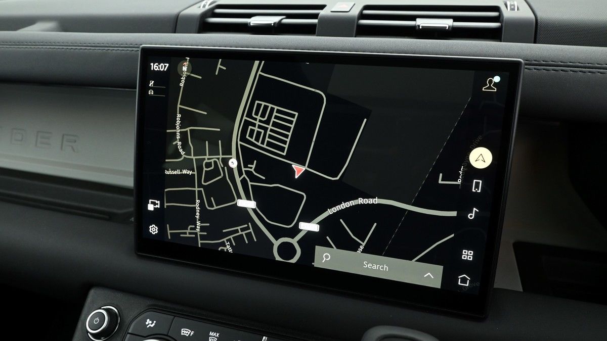 Land Rover Defender 130 Image 11