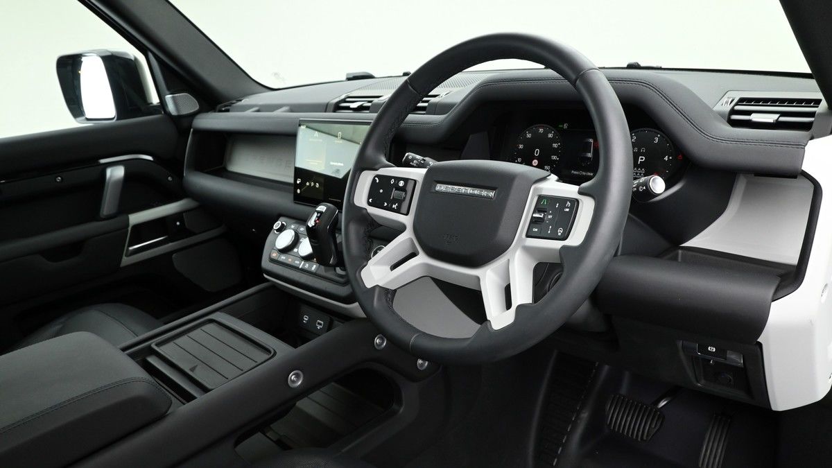 Land Rover Defender 130 Image 3