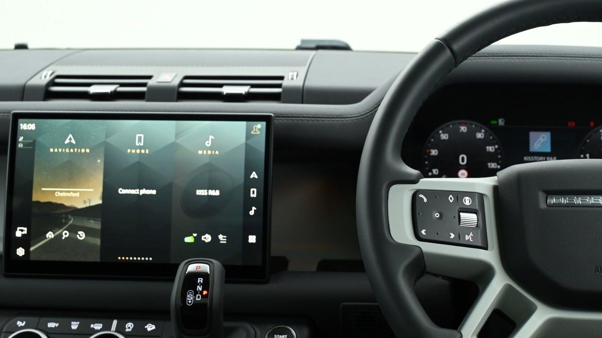 Land Rover Defender 130 Image 15