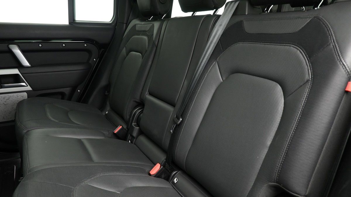 Land Rover Defender 130 Image 5