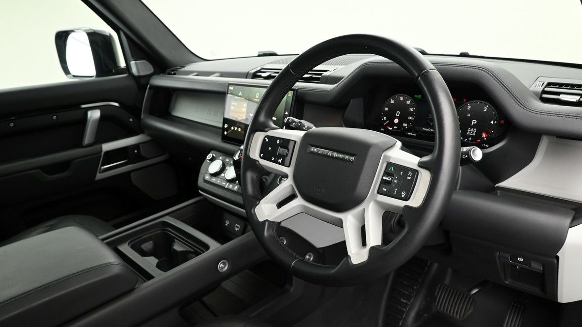 Land Rover Defender 130 Image 3
