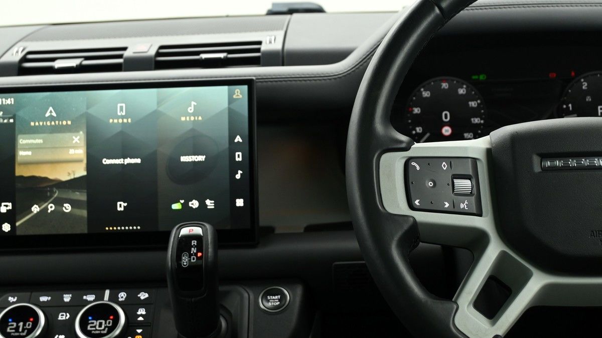 Land Rover Defender 130 Image 15