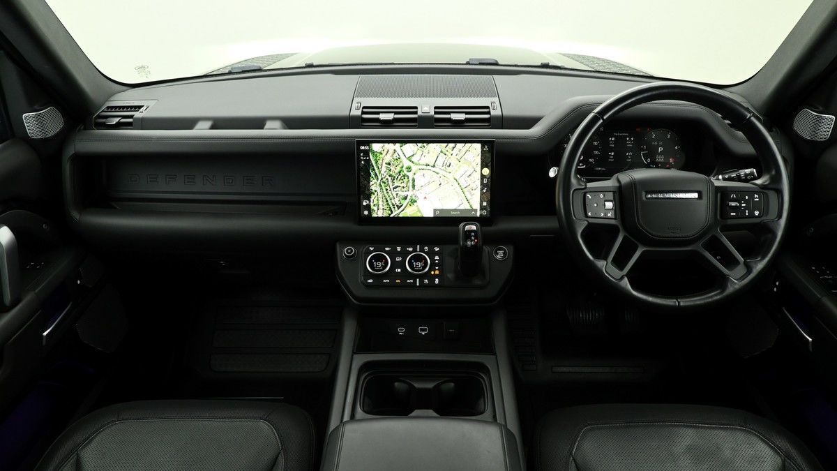 Land Rover Defender 130 Urban Image 18