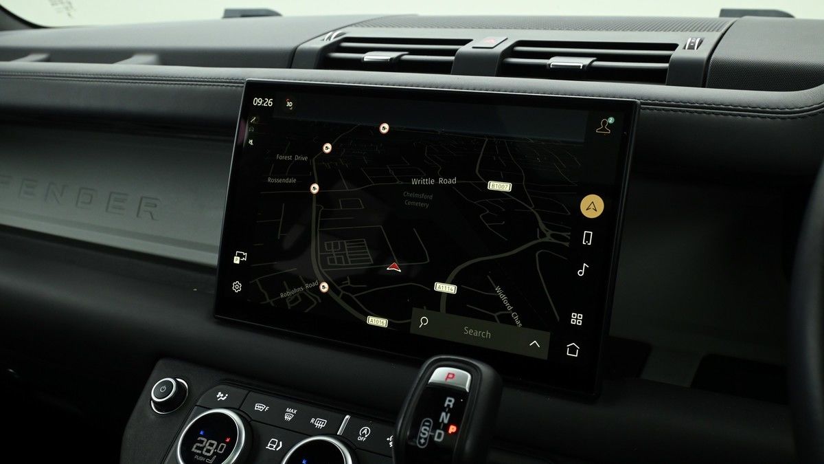 Land Rover Defender 130 Image 11