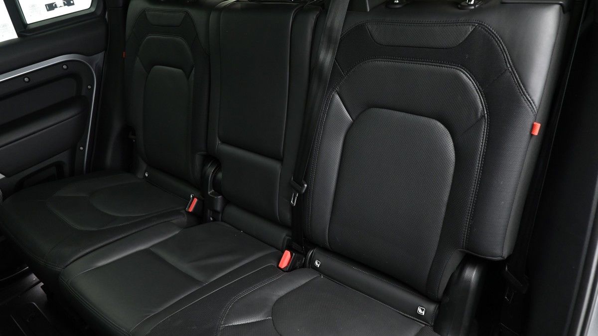 Land Rover Defender 130 Image 5