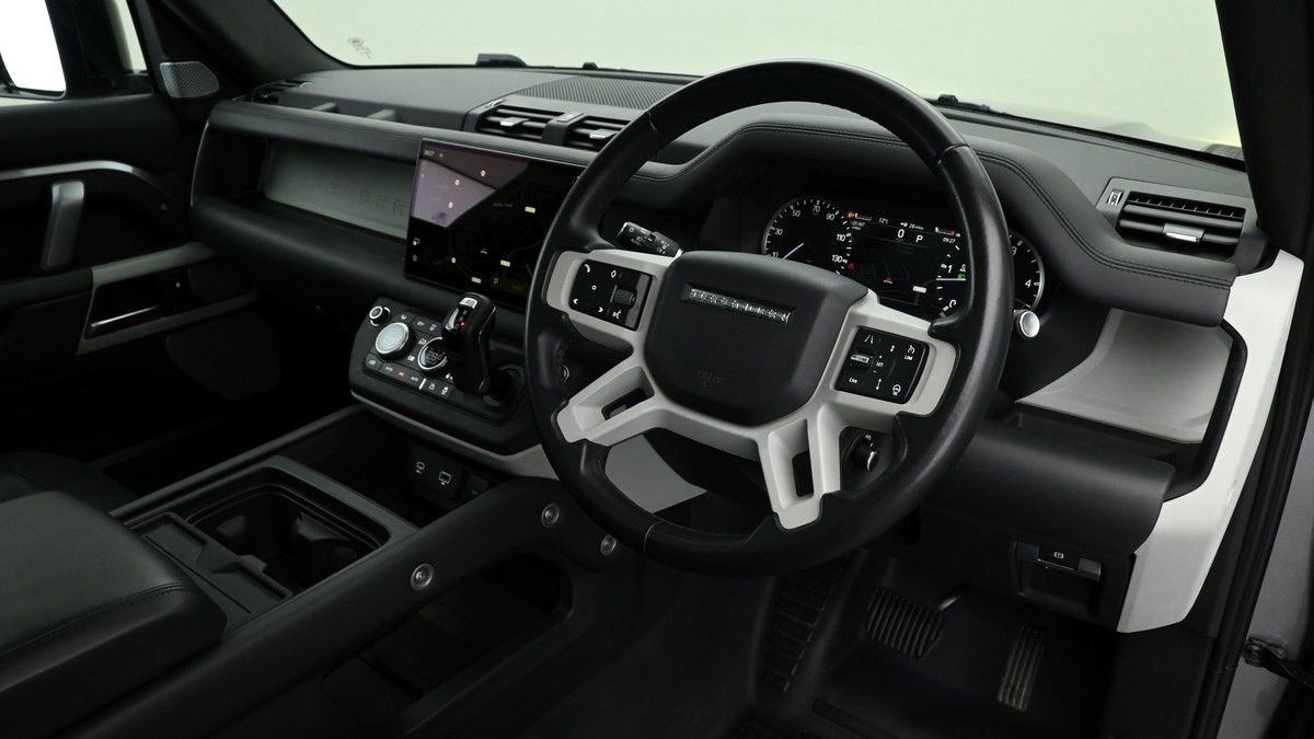 Land Rover Defender 130 Image 3