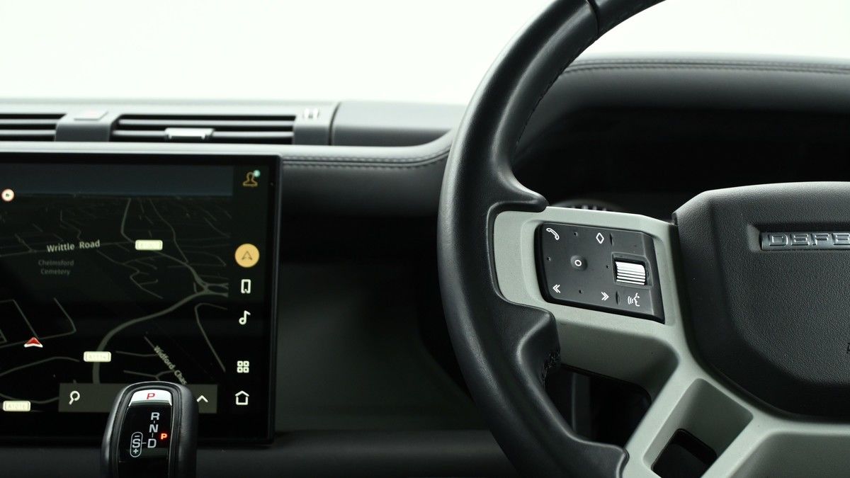 Land Rover Defender 130 Image 15