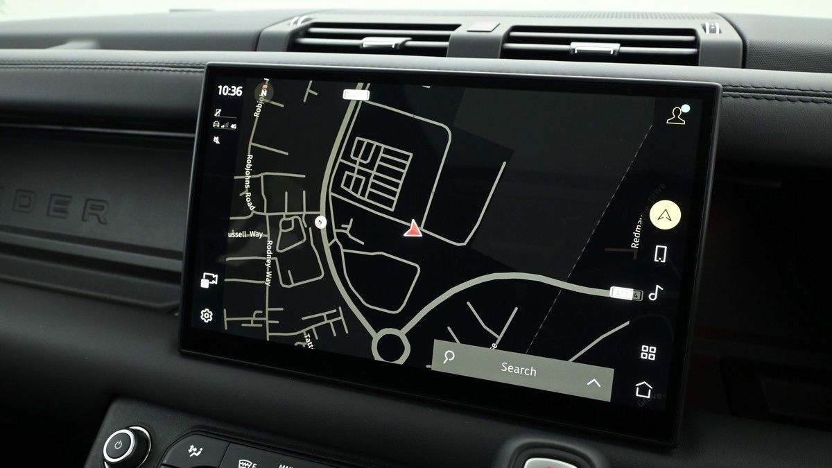 Land Rover Defender 130 Image 11