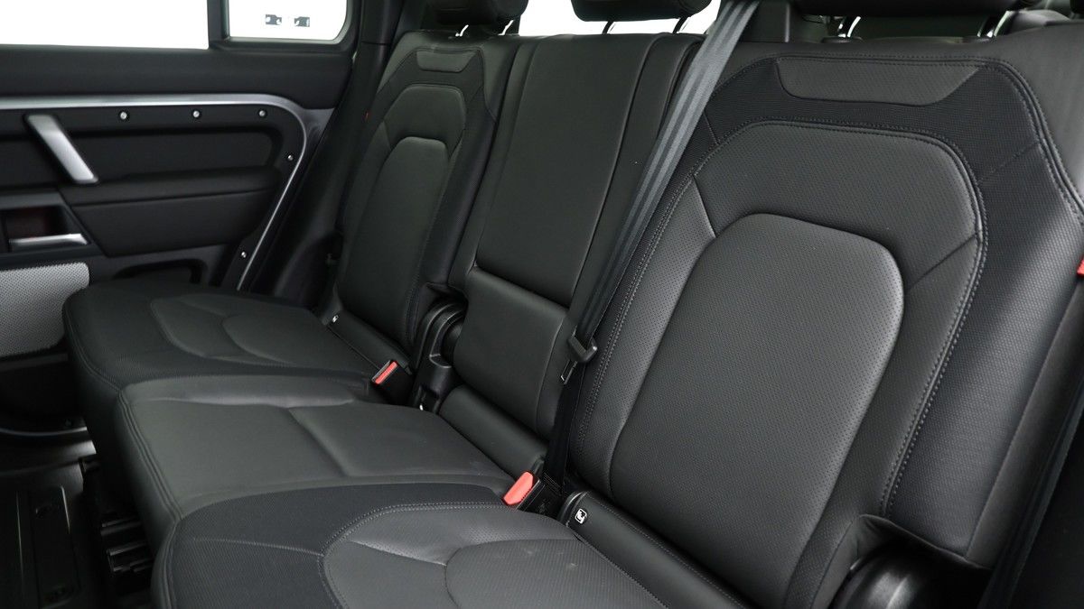 Land Rover Defender 130 Image 5