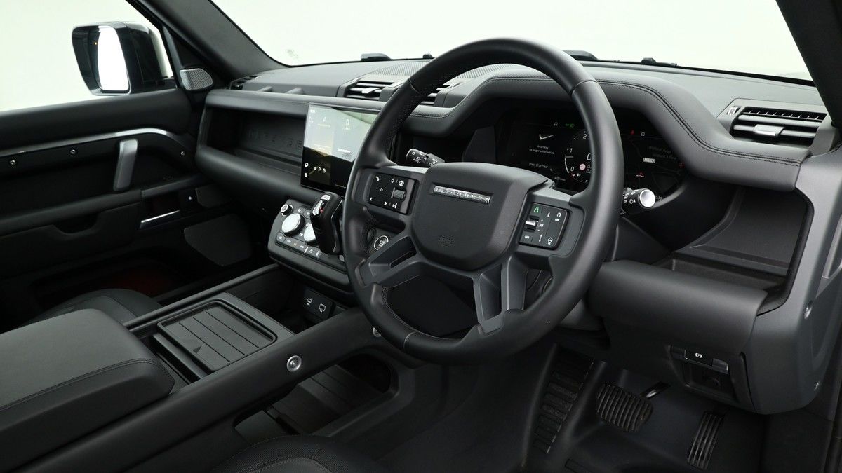 Land Rover Defender 130 Image 3