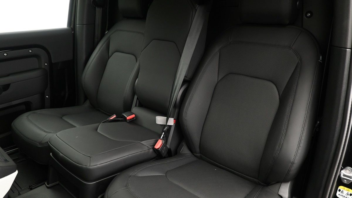 Land Rover Defender 90 Image 7