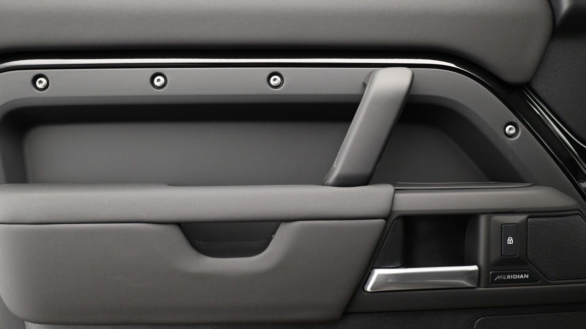 Land Rover Defender 90 Image 26
