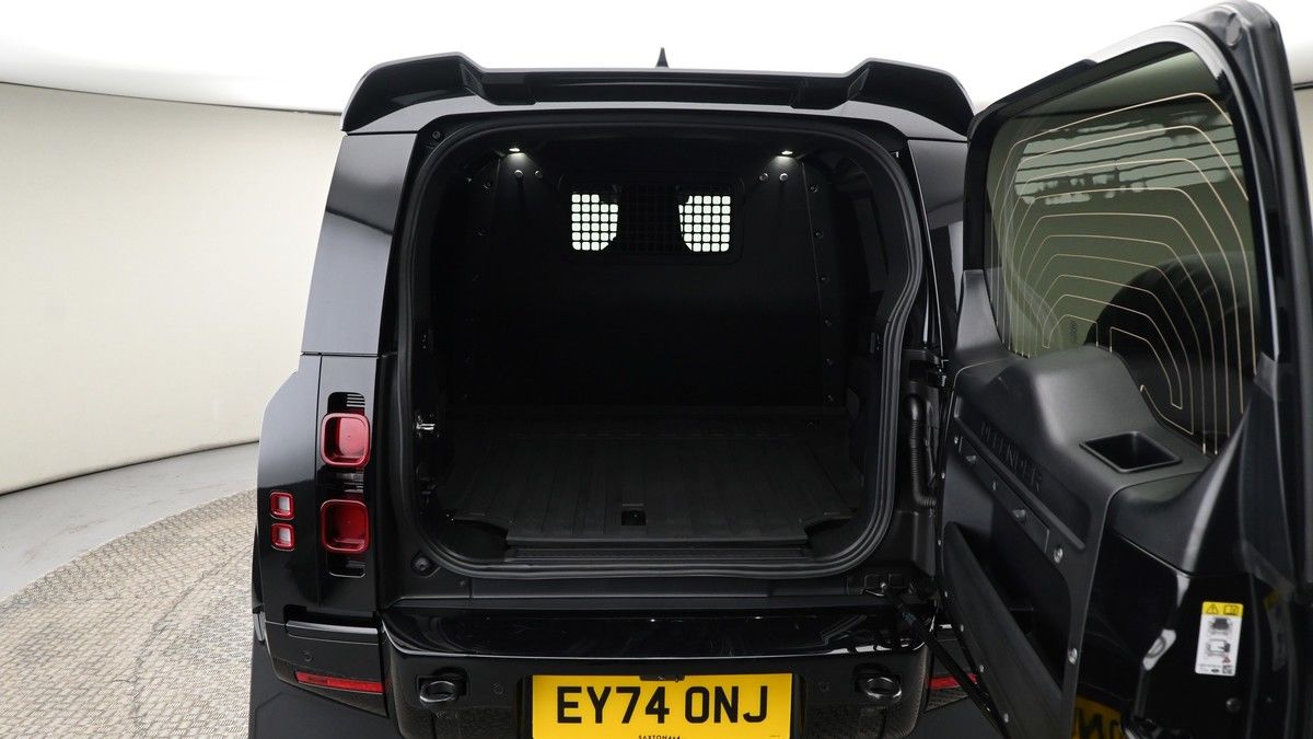 Land Rover Defender 90 Image 12