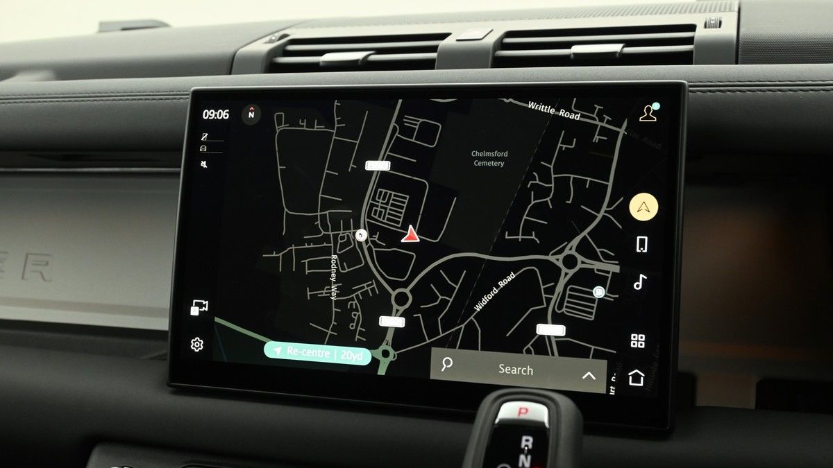 Land Rover Defender 90 Image 14