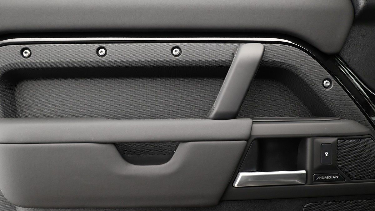 Land Rover Defender 90 Image 17