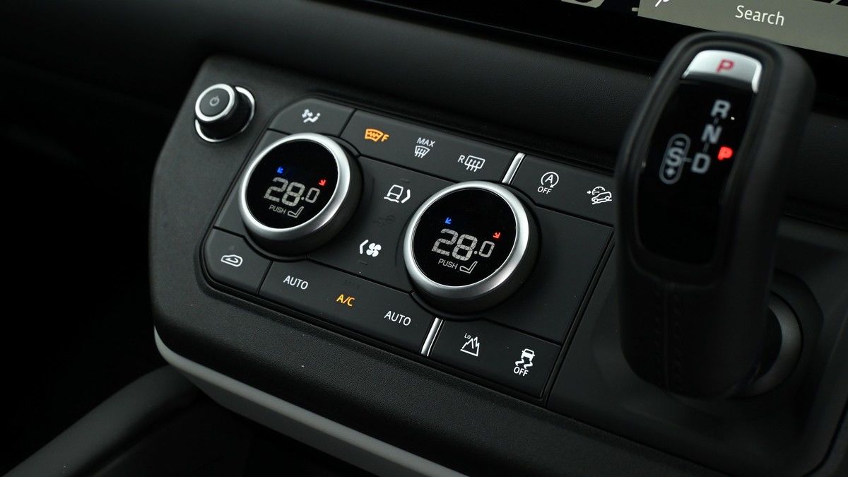 Land Rover Defender 90 Image 9