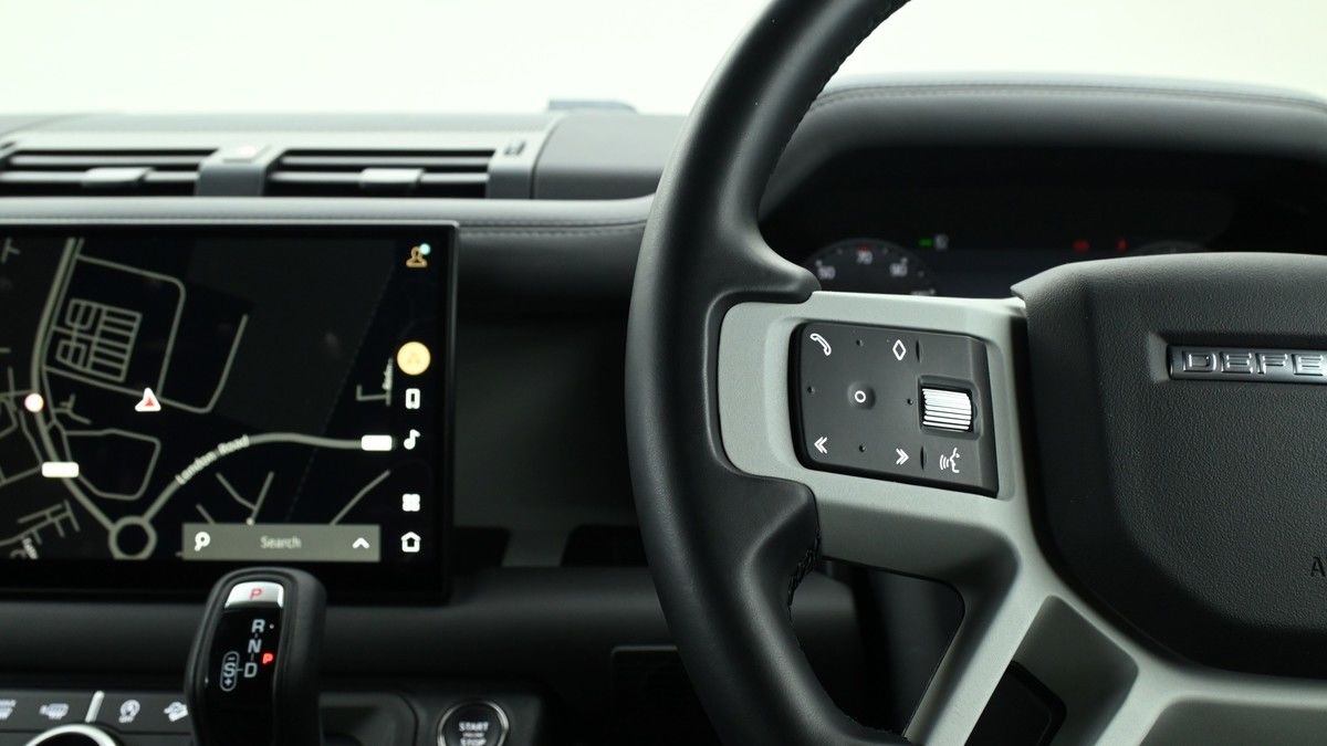 Land Rover Defender 90 Image 12