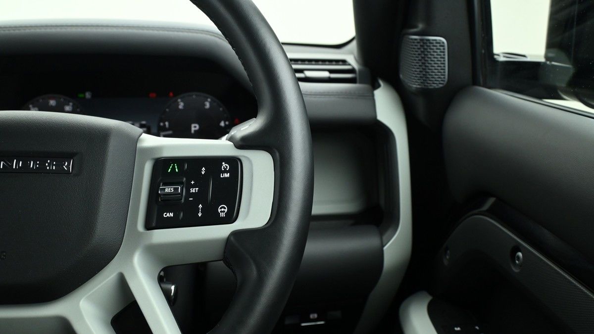 Land Rover Defender 90 Image 13