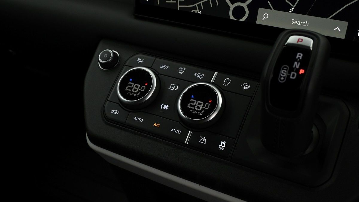 Land Rover Defender 90 Image 9