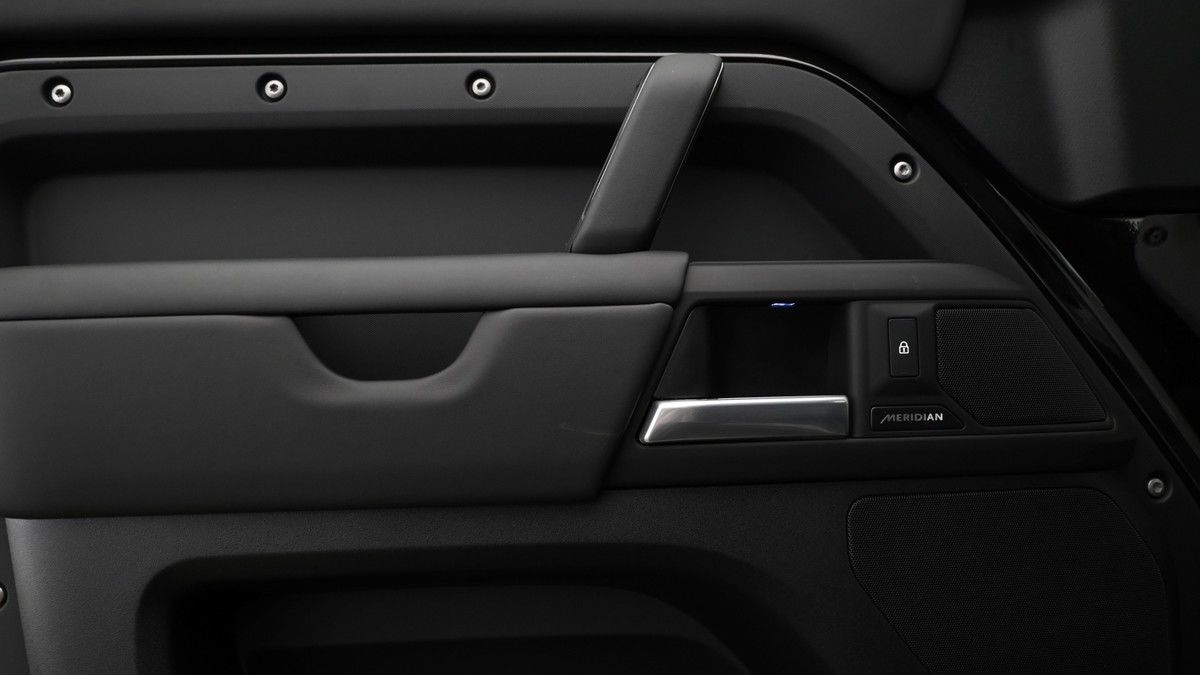 Land Rover Defender 90 Image 10