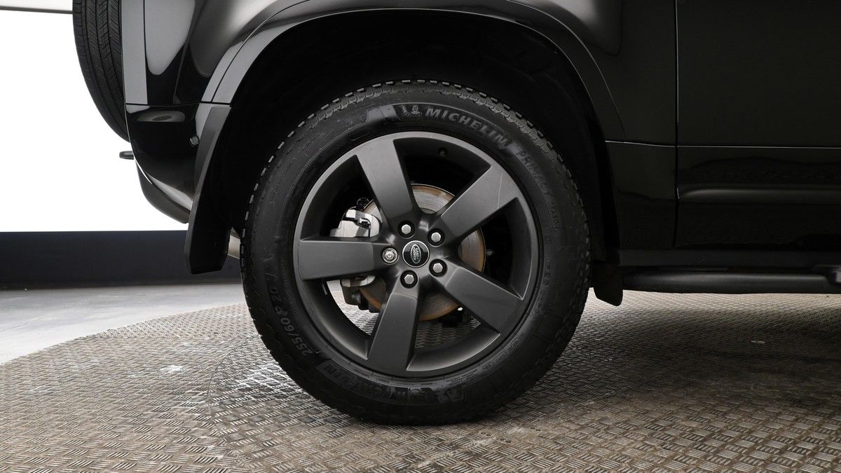 Land Rover Defender 90 Image 6