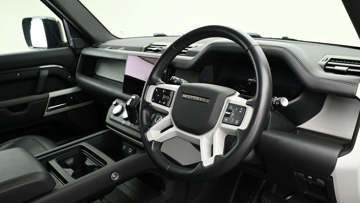 Land Rover Defender 110 Image 3