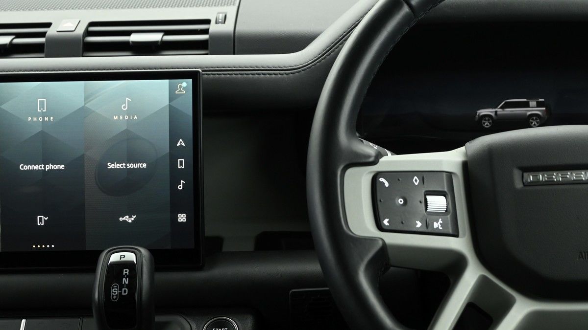 Land Rover Defender 110 Image 15