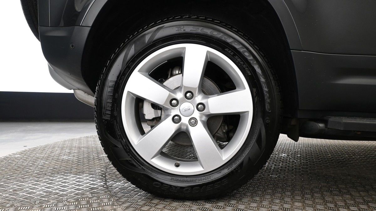 Land Rover Defender 110 Image 9