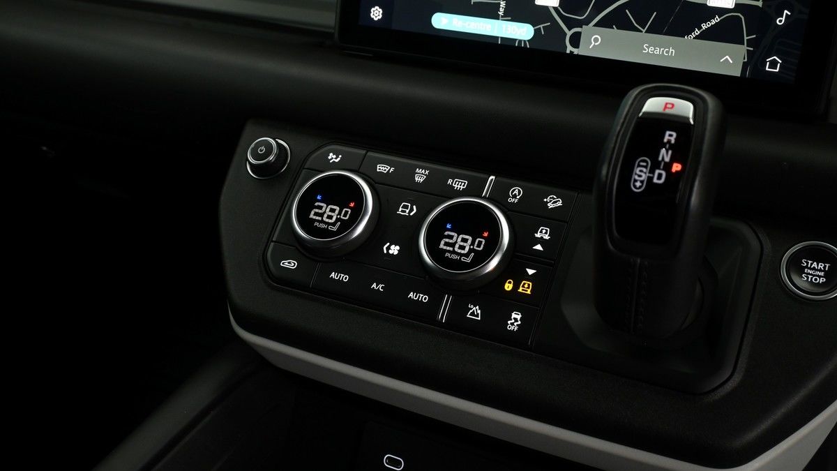 Land Rover Defender 110 Urban Image 11