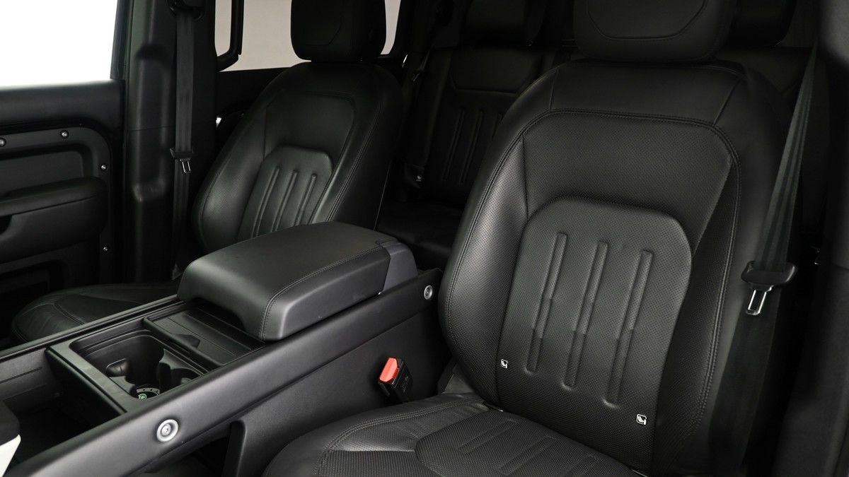 Land Rover Defender 110 Urban Image 3