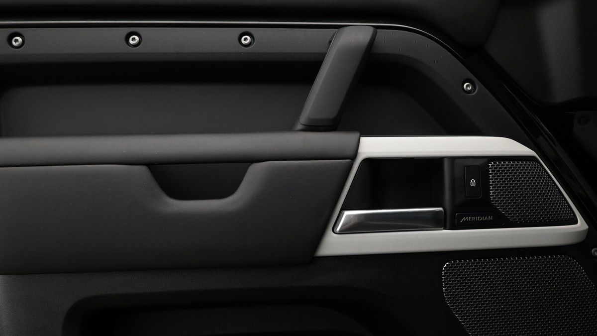 Land Rover Defender 110 Urban Image 12