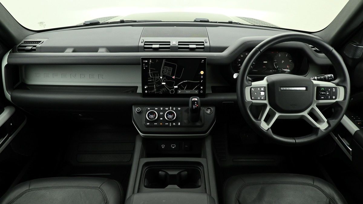 Land Rover Defender 110 Image 11
