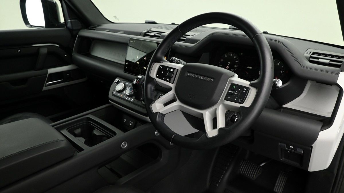 Land Rover Defender 110 Image 2
