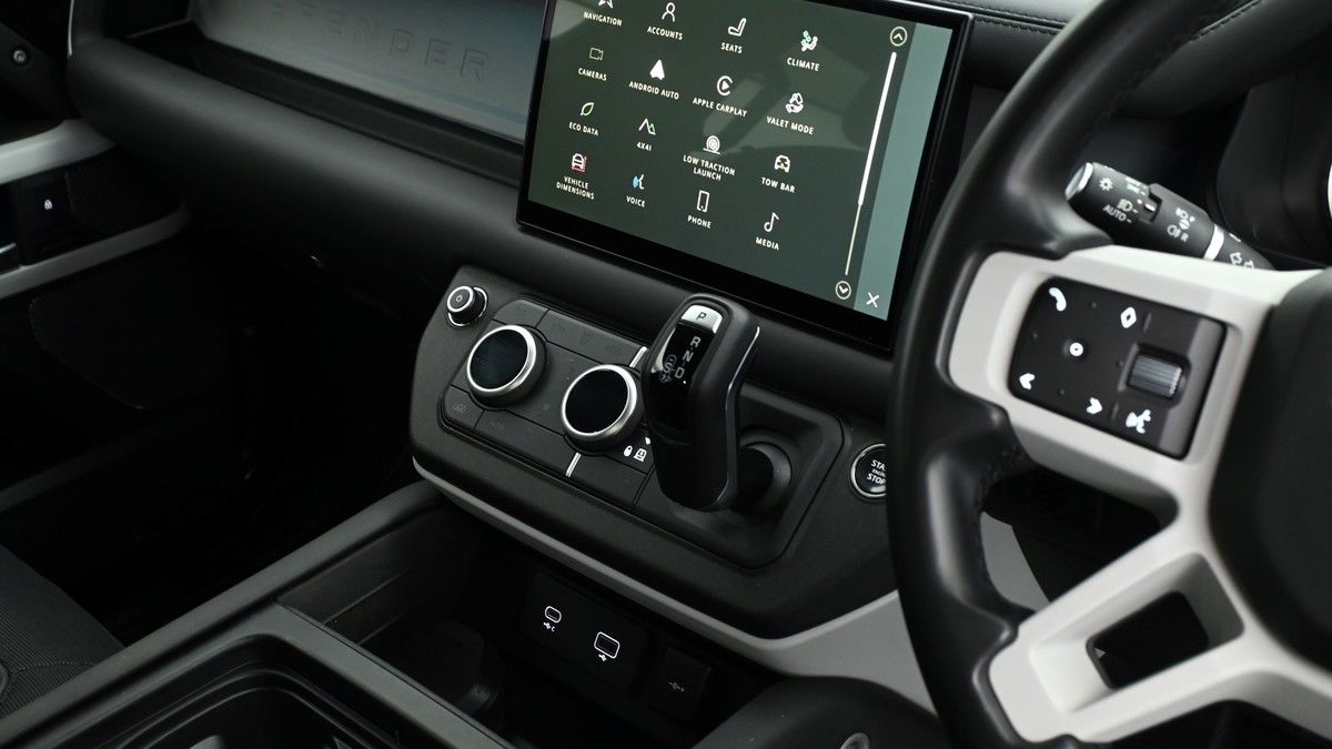 Land Rover Defender 110 Image 2